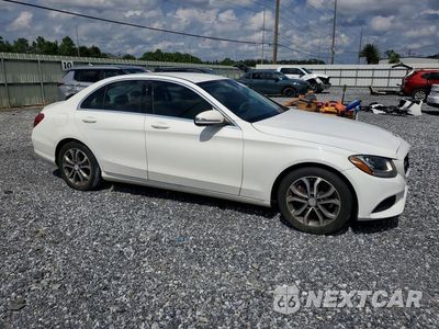 Czwarte zdjęcie samochodu z boku: 2016 MERCEDES-BENZ C 300 VIN:55SWF4JB7GU161116 - miniatura