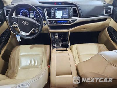 Zdjęcie 8 z 12 samochodu: 2017 TOYOTA HIGHLANDER XLE VIN:5TDJZRFH7HS369569 - miniatura