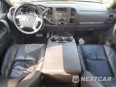 Zdjęcie 8 z 12 samochodu: 2011 GMC SIERRA K2500 SLE VIN:1GT120C8XBF216387 - miniatura