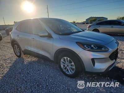 Czwarte zdjęcie samochodu z boku: 2020 FORD ESCAPE SE VIN:1FMCU0G61LUA14364 - miniatura