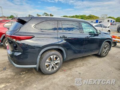 Trzecie zdjęcie samochodu z tyłu: 2021 TOYOTA HIGHLANDER XLE VIN:5TDGZRBH1MS528273 - miniatura