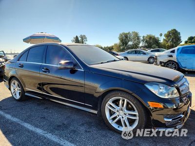 Czwarte zdjęcie samochodu z boku: 2013 MERCEDES-BENZ C 250 VIN:WDDGF4HB2DA799893 - miniatura