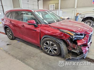 Czwarte zdjęcie samochodu z boku: 2021 TOYOTA HIGHLANDER HYBRID XLE VIN:5TDGBRCH1MS062024 - miniatura