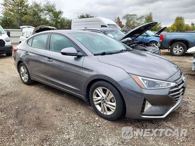 Czwarte zdjęcie samochodu z boku: 2020 HYUNDAI ELANTRA VALUE EDITION VIN:5NPD84LF8LH526921 - miniatura