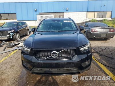 Piąte zdjęcie samochodu w środku: 2022 VOLVO XC40 T5 R-DESIGN VIN:YV4162UM9N2791083 - miniatura