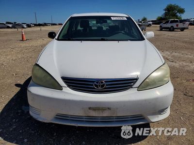 Piąte zdjęcie samochodu w środku: 2005 TOYOTA CAMRY LE VIN:4T1BE32K95U393230 - miniatura