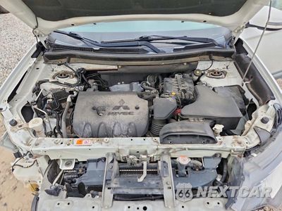 Zdjęcie 11 z 13 samochodu: 2018 MITSUBISHI OUTLANDER SE VIN:JA4AD3A34JZ037093 - miniatura