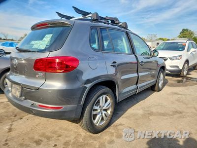 Trzecie zdjęcie samochodu z tyłu: 2016 VOLKSWAGEN TIGUAN S VIN:WVGBV7AX5GW003333 - miniatura