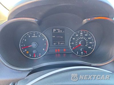 Zdjęcie 9 z 12 samochodu: 2017 KIA FORTE LX VIN:KNAFK5A85H5702820 - miniatura
