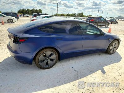 Trzecie zdjęcie samochodu z tyłu: 2022 TESLA MODEL 3 VIN:5YJ3E1EB3NF344719 - miniatura