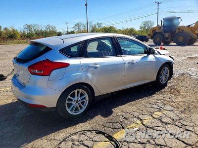 Trzecie zdjęcie samochodu z tyłu: 2016 FORD FOCUS SE VIN:1FADP3K21GL401777 - miniatura