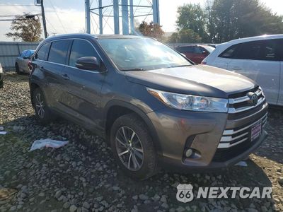Czwarte zdjęcie samochodu z boku: 2017 TOYOTA HIGHLANDER XLE VIN:5TDJZRFH2HS403997 - miniatura