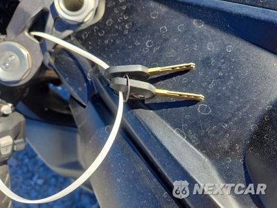 Zdjęcie 8 z 9 samochodu: 2017 HONDA CBR1000 RR VIN:JH2SC7706HK000123 - miniatura