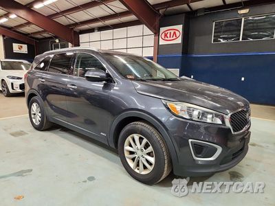 Czwarte zdjęcie samochodu z boku: 2016 KIA SORENTO LX VIN:5XYPGDA30GG045700 - miniatura