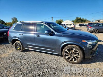 Czwarte zdjęcie samochodu z boku: 2020 VOLVO XC90 T6 MOMENTUM VIN:YV4A22PK7L1619045 - miniatura