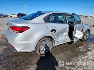 Trzecie zdjęcie samochodu z tyłu: 2020 KIA RIO S VIN:3KPA24AD7LE334612 - miniatura