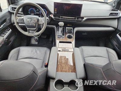 Zdjęcie 8 z 13 samochodu: 2025 TOYOTA SIENNA PLATINUM 7-PASSENGER VIN:5TDESKFC8SS225098 - miniatura