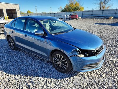 Czwarte zdjęcie samochodu z boku: 2015 VOLKSWAGEN JETTA SE VIN:3VWD17AJ2FM281736 - miniatura