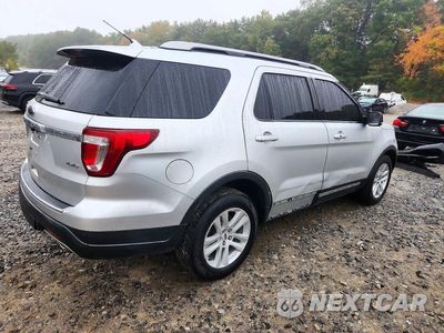 Trzecie zdjęcie samochodu z tyłu: 2018 FORD EXPLORER XLT VIN:1FM5K8D85JGA51013 - miniatura