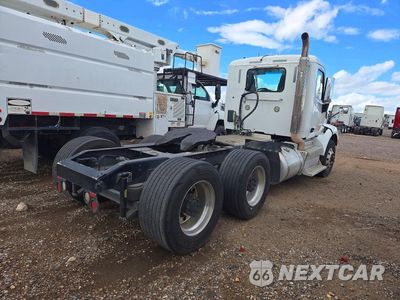 Trzecie zdjęcie samochodu z tyłu: 2017 PETERBILT 579 SEMI TRUCK VIN:1XPBDP9XXHD441188 - miniatura