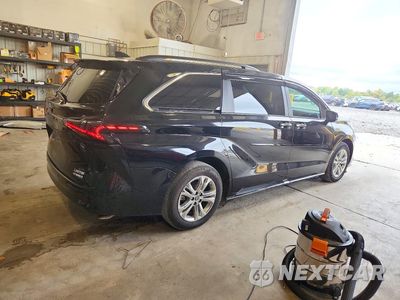 Trzecie zdjęcie samochodu z tyłu: 2024 TOYOTA SIENNA LIMITED 7-PASSENGER VIN:5TDZSKFC8RS145490 - miniatura