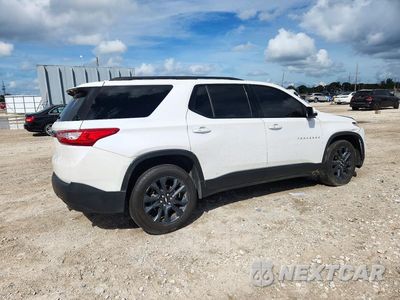 Trzecie zdjęcie samochodu z tyłu: 2021 CHEVROLET TRAVERSE RS VIN:1GNERJKW4MJ178732 - miniatura