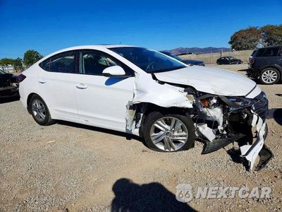 Czwarte zdjęcie samochodu z boku: 2020 HYUNDAI ELANTRA VALUE EDITION VIN:5NPD84LF9LH629622 - miniatura