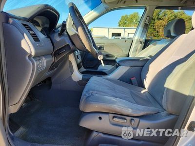 Zdjęcie 7 z 14 samochodu: 2006 HONDA PILOT EX VIN:2HKYF18426H526186 - miniatura