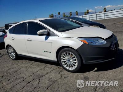 Czwarte zdjęcie samochodu z boku: 2017 FORD FOCUS BEV VIN:1FADP3R4XHL325341 - miniatura