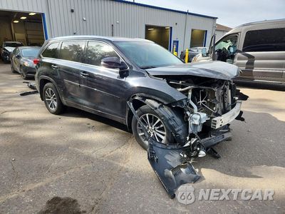 Czwarte zdjęcie samochodu z boku: 2018 TOYOTA HIGHLANDER XLE VIN:5TDJZRFH3JS885482 - miniatura