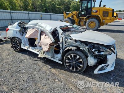 Czwarte zdjęcie samochodu z boku: 2016 NISSAN SENTRA SR VIN:3N1AB7AP0GY267404 - miniatura