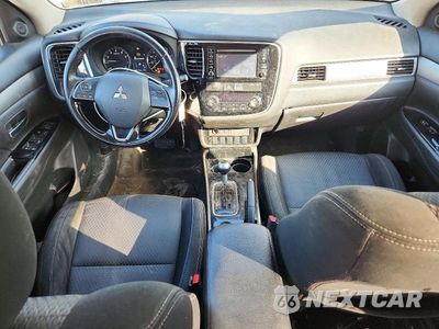 Zdjęcie 8 z 14 samochodu: 2017 MITSUBISHI OUTLANDER ES VIN:JA4AD2A33HZ057629 - miniatura