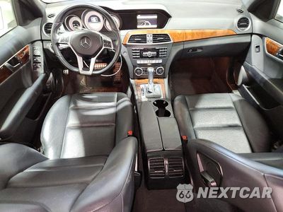 Zdjęcie 8 z 12 samochodu: 2012 MERCEDES-BENZ C 300 4MATIC VIN:WDDGF8BB4CA703387 - miniatura