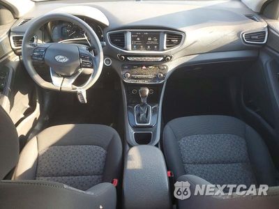 Zdjęcie 8 z 12 samochodu: 2017 HYUNDAI IONIQ BLUE VIN:KMHC65LC7HU045466 - miniatura