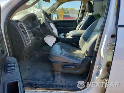 Zdjęcie 7 z 12 samochodu: 2017 RAM 2500 ST VIN:3C6UR5HL7HG673949 - miniatura