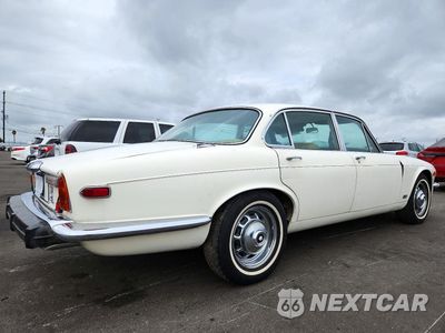 Trzecie zdjęcie samochodu z tyłu: 1974 JAGUAR XJ6 VIN:UE2T52861BW - miniatura
