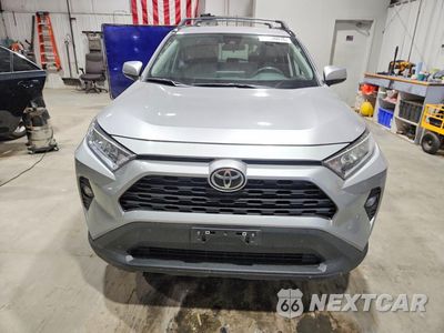 Piąte zdjęcie samochodu w środku: 2020 TOYOTA RAV4 XLE VIN:2T3P1RFVXLC090410 - miniatura