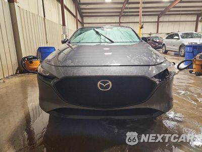 Piąte zdjęcie samochodu w środku: 2023 MAZDA 3 PREFERRED VIN:JM1BPALM0P1610560 - miniatura
