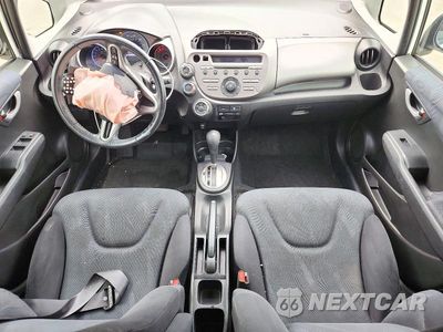Zdjęcie 8 z 12 samochodu: 2010 HONDA FIT SPORT VIN:JHMGE8H4XAS026096 - miniatura