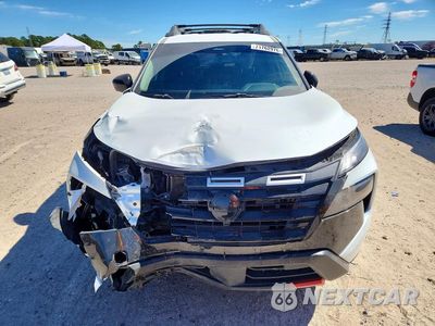 Piąte zdjęcie samochodu w środku: 2026 NISSAN ROGUE ROCK CREEK VIN:5N1BT3BB1TC697239 - miniatura