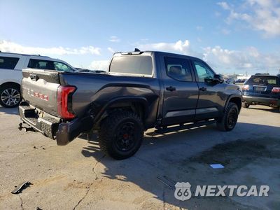 Trzecie zdjęcie samochodu z tyłu: 2024 TOYOTA TUNDRA TRD PRO HV VIN:5TFPC5DB9RX084709 - miniatura