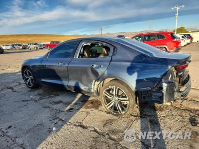 Drugie zdjęcie samochodu z przodu: 2022 VOLVO S60 B5 R-DESIGN VIN:7JRL12TM5NG161951 - miniatura