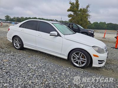 Czwarte zdjęcie samochodu z boku: 2013 MERCEDES-BENZ C 300 4MATIC VIN:WDDGF8AB6DR244061 - miniatura