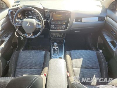 Zdjęcie 8 z 13 samochodu: 2017 MITSUBISHI OUTLANDER SE VIN:JA4AZ3A39HZ056055 - miniatura