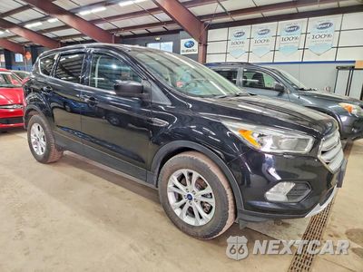 Czwarte zdjęcie samochodu z boku: 2019 FORD ESCAPE SE VIN:1FMCU9GD6KUB41760 - miniatura