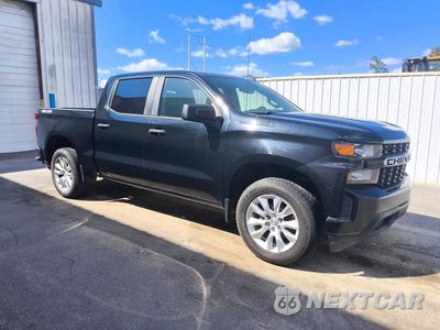 Czwarte zdjęcie samochodu z boku: 2021 CHEVROLET SILVERADO K1500 CUSTOM VIN:1GCPYBEK9MZ176365 - miniatura