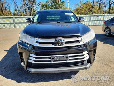Piąte zdjęcie samochodu w środku: 2018 TOYOTA HIGHLANDER LE VIN:5TDBZRFH1JS820862 - miniatura