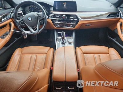 Zdjęcie 8 z 12 samochodu: 2019 BMW 530 XI VIN:WBAJA7C5XKWW11992 - miniatura