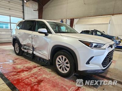Czwarte zdjęcie samochodu z boku: 2025 TOYOTA GRAND HIGHLANDER XLE VIN:5TDAAAB56SS072434 - miniatura