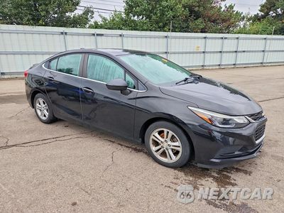 Czwarte zdjęcie samochodu z boku: 2018 CHEVROLET CRUZE LT VIN:1G1BE5SM5J7221201 - miniatura